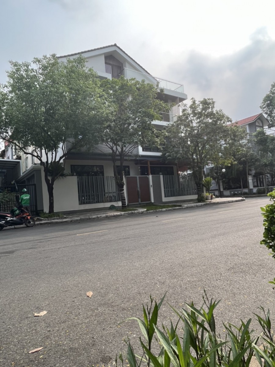 Cần bán biệt thự căn góc mặt tiền đường Phạm Thái Bường PMH, 180m2 giá 105 tỷ.
