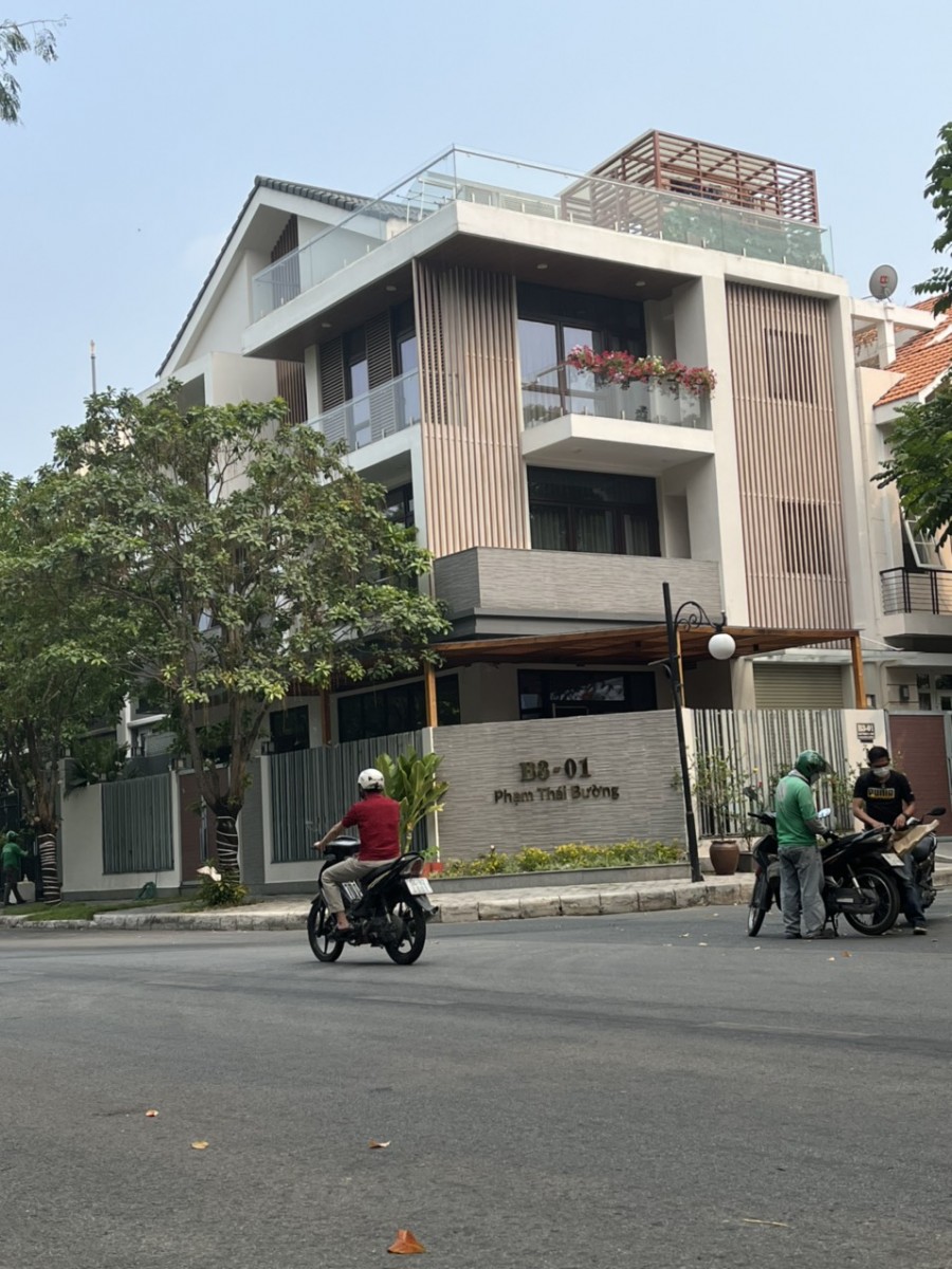 Biệt thự căn góc mặt tiền đường Phạm Thái Bường PMH, 180m2, bán giá tốt.