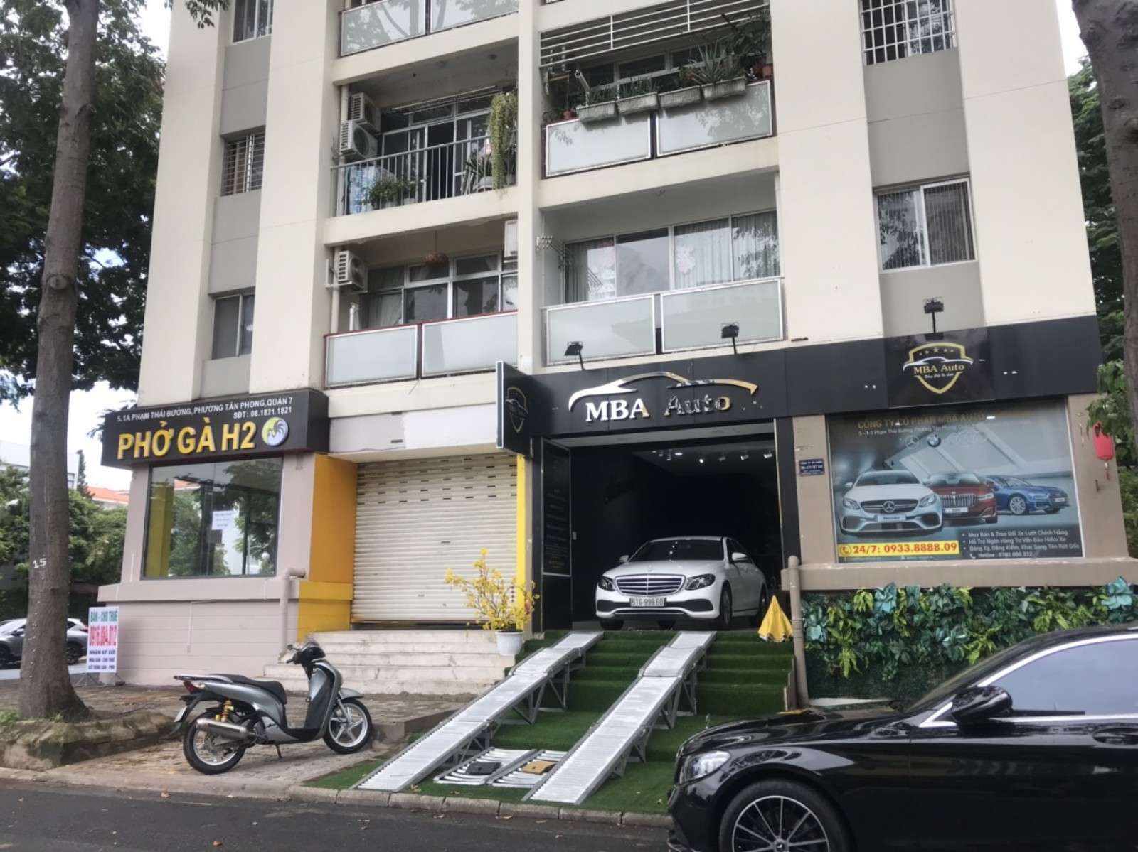 Shop for rent in My Canh, corner of Pham Thai Buong street, District 7 - 1054