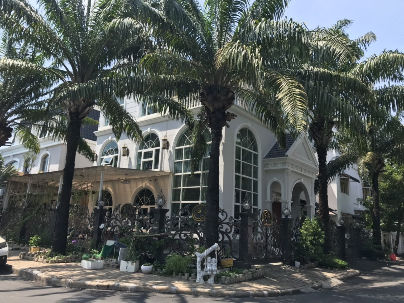 Villa Nam Quang for rent on Nguyen Binh street, Phu My Hung, district 7 - 552