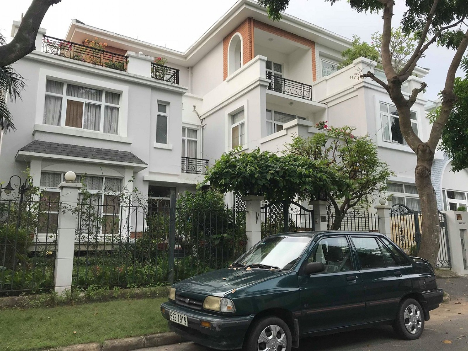 Villa for rent in My Phu 2, interior attached to the wall, Phu My Hung, District 7 - 624