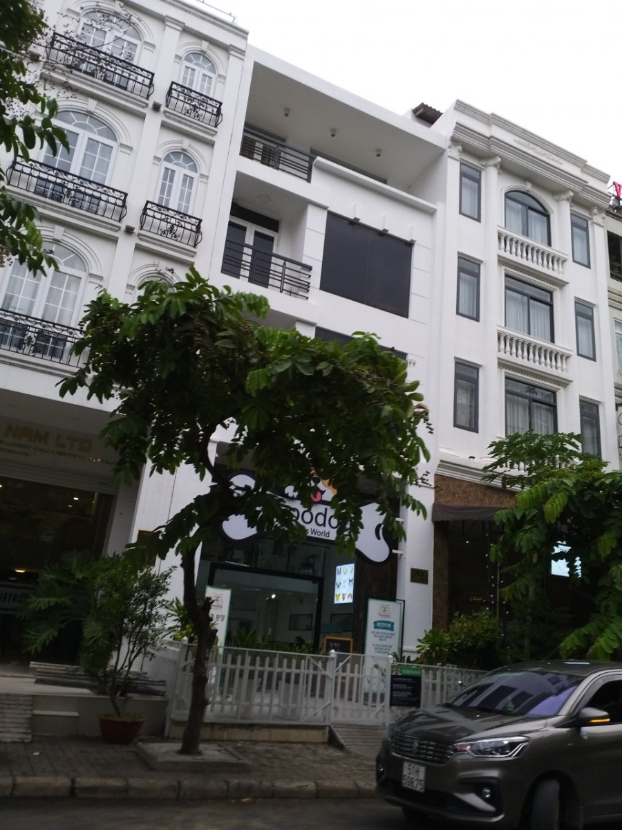 Cho thuê nguyên căn nhà phố trung tâm Phú Mỹ Hưng Q7, tiện làm khách sạn căn hộ dịch vụ. LH: 0917857039