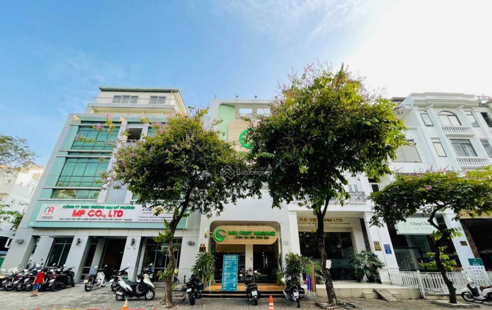 Cần bán nhà phố mặt tiền đường số 6 Phú Mỹ Hưng (6x18,5m), 4 tầng, giá 37.5 tỷ (sổ hồng). LH: 0917857039