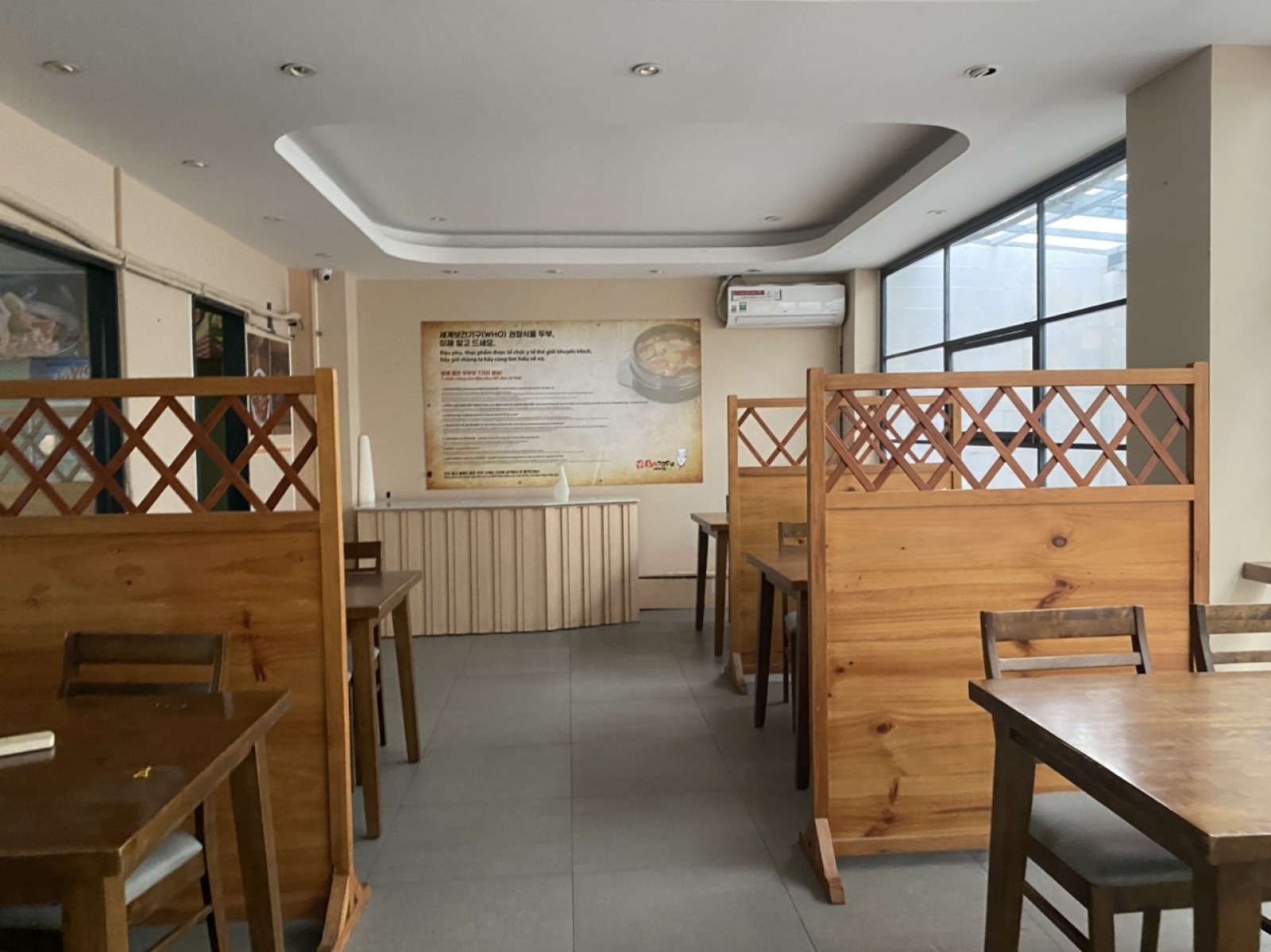 Cho thuê mặt bằng kinh doanh quán ăn, cafe tại Phú Mỹ Hưng đường lớn Cao Triều Phát. LH: 0917857039