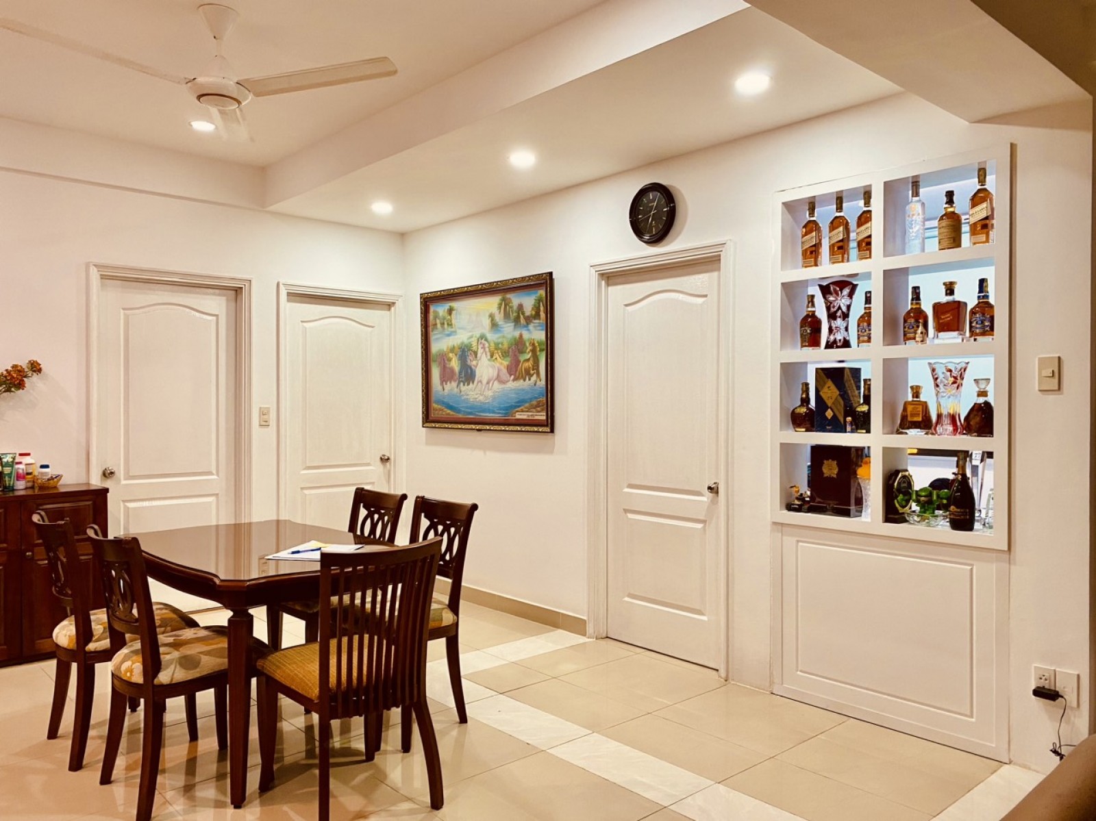 Cho thuê căn hộ Park View giá 900$/th. Diện tích 100m2, 3PN, 2WC