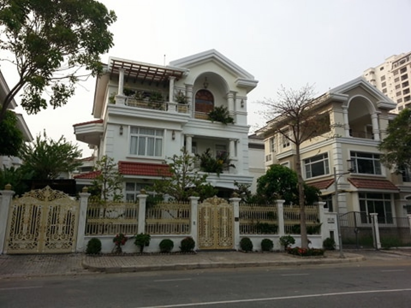 Ngay tại cạnh Hồ Bán Nguyệt (cầu ánh sao) có Bán biệt thự liền kề Mỹ Giang Phú Mỹ Hưng, Quận 7 giá vô cùng tốt. - 1553